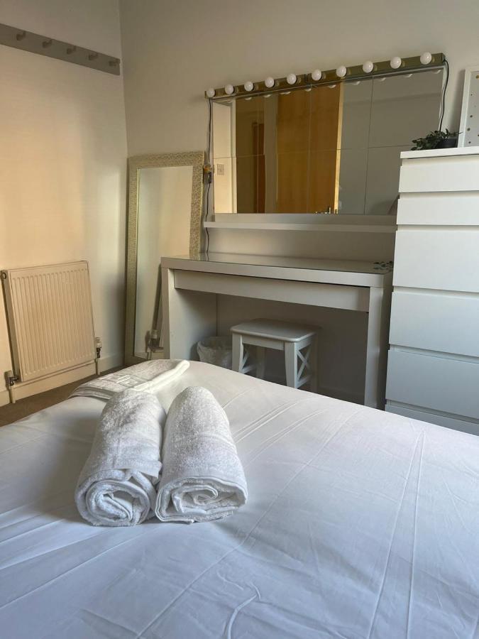 Pass The Keys Lovely 2Bedroom Flat With Balcony Edinburgh Eksteriør bilde